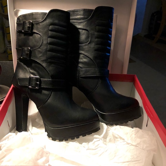 Chic boots - Picture 1 of 1